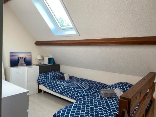 מיטה או מיטות בחדר ב-Cottage à Cabourg