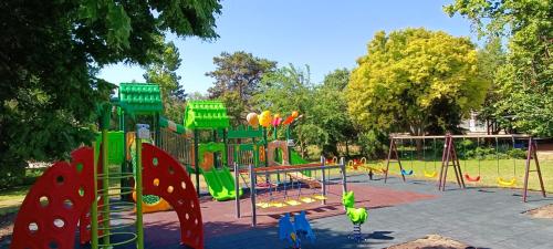 Zona de juegos infantil en Hotel 2D Resort and Spa