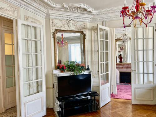 Haussmann Opera Penthouses 130M2 Entire 4th floors is yours Stone Balcony