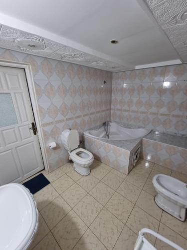 Vonios kambarys apgyvendinimo įstaigoje Dar Tanger Medina