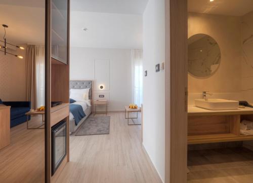 Postel nebo postele na pokoji v ubytování Hotel Idila Budva