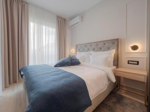 Hotel Idila Budvaにあるベッド