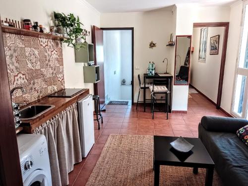 Una cocina o zona de cocina en Flat with panoramic terrace and private pool mt5x3