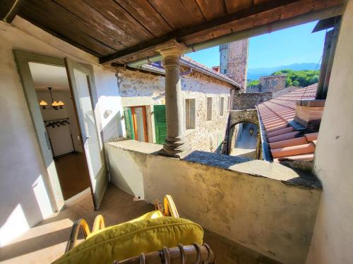 a balcony with chairs and a view of a building at Casa Clementina in Filetto
