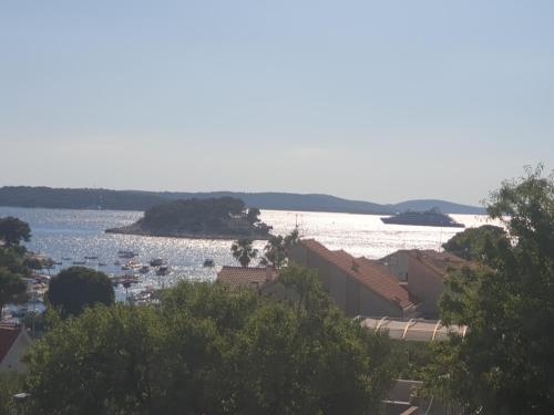 Apartments & Rooms Zlatica Hvar