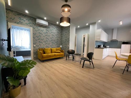 Astoria Downtown Superior