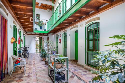 a courtyard with plants and a table and chairs at Apartamento Macarena, en el Centro de Sevilla in Seville