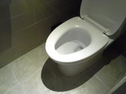 Un baño de Rainbow Hotel Myeongdong