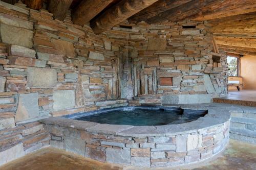 Φωτογραφία από το άλμπουμ του Santa Fe Ridgetop Retreat With 2 Hot Tubs and Views στη Σάντα Φε