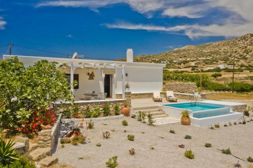 a villa with a swimming pool and a house at ViLLA SYMONE in Afiartis