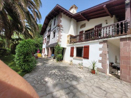 Photo de la galerie de l'établissement Bel appartement T4 dans maison basque, à Itxassou
