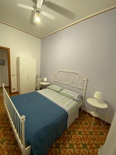 a bedroom with a bed and a ceiling fan at Holiday home Mediterraneo in Marsala