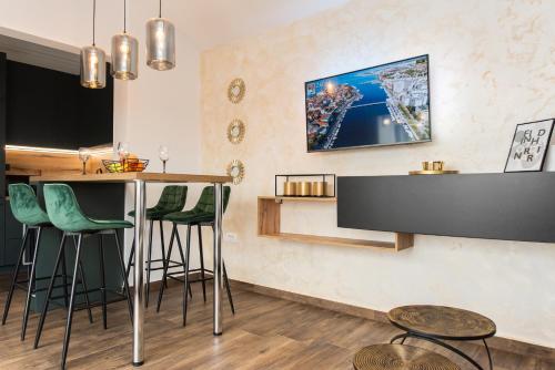 Apartment 88 - Rooftop jacuzzi & terrace