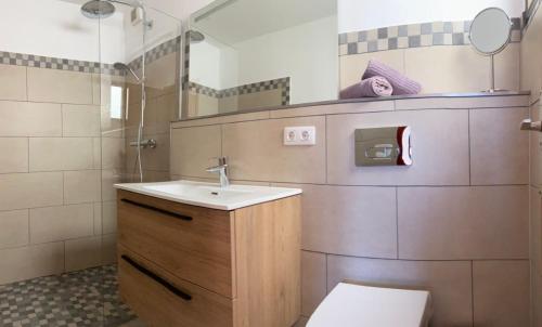 A bathroom at Casa Atlantico - nur einen Steinwurf vom Atlantik entfernt Ab Mai 2022 komplett neu renoviert