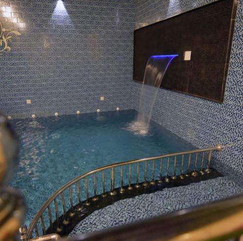 a hot tub with a fountain in a room at Arayik Resort in Taif