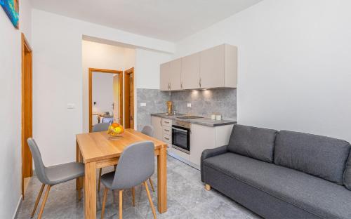 Η κουζίνα ή μικρή κουζίνα στο Olive tree apartment 1
