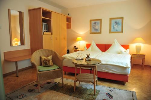 Een bed of bedden in een kamer bij Hotel Bären
