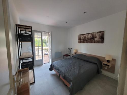 Ένα ή περισσότερα κρεβάτια σε δωμάτιο στο Grande Villa 4 étoiles 20pax entre Cannes and Saint Tropez