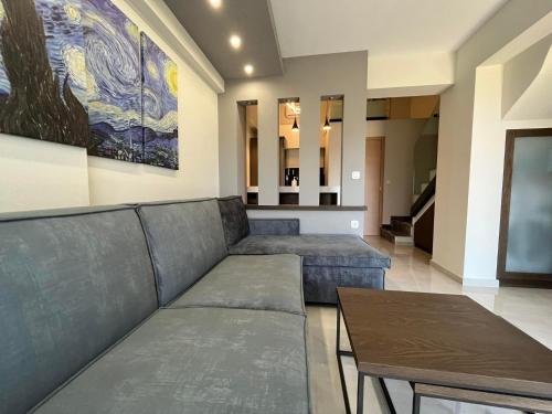 Ruang duduk di Artline Luxury Suites