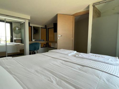 Katil atau katil-katil dalam bilik di Artline Luxury Suites