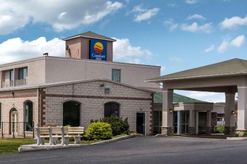 a building with a sign on top of it at Comfort Inn - Pocono Mountains in White Haven