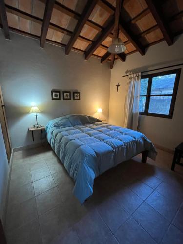 Giường trong phòng chung tại Cabañas La Escondida
