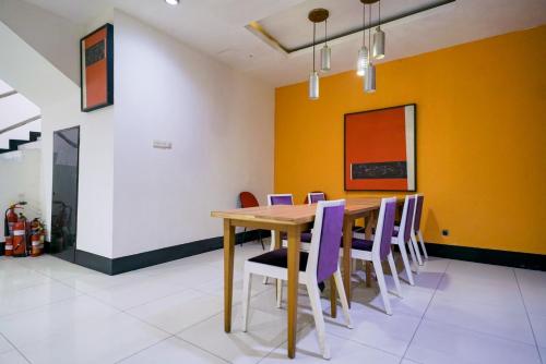 Gallery image of Urbanview Hotel Bes Mangga Besar by RedDoorz in Jakarta