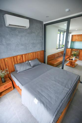a bedroom with a large bed in a room at LH APARTMENT DA NANG in Danang