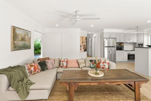 Una cocina o zona de cocina en Wait-a-While - Family Getaway