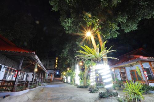 Taman di luar Pagi Pagi villas