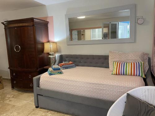 A bed or beds in a room at Coqui del Mar - LGBTQ Hotel - Adults Only