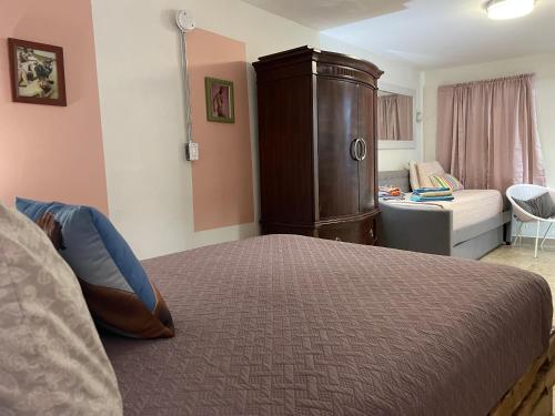 A bed or beds in a room at Coqui del Mar - LGBTQ Hotel - Adults Only