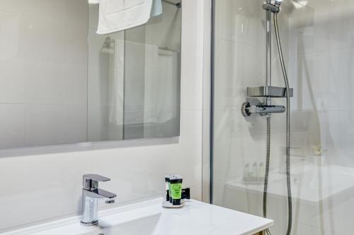 Ένα μπάνιο στο Murtra Apartment