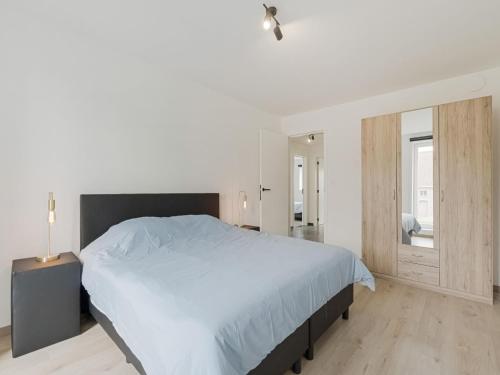 Llit o llits en una habitació de Modern holiday home in Ronse with garden