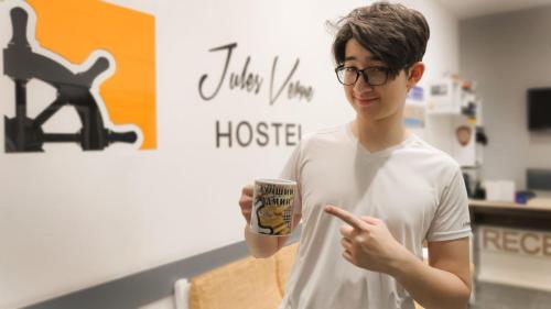 Tetamu yang menginap di Jules Verne Hostel