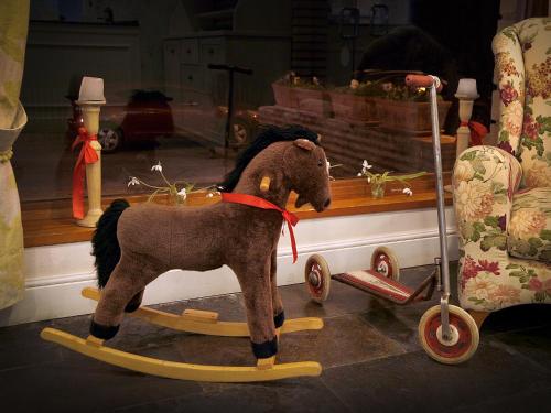 a toy horse on a cart in a room at Hotel Santa Maria de Alquezar in Alquézar