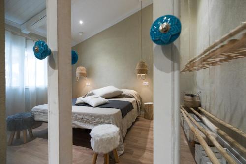 a bedroom with a bed with blue decorations on the wall at MORF suites in Casale Marittimo