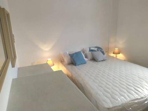 Gallery image of Cycladic house with a stunning view in Mérikhas