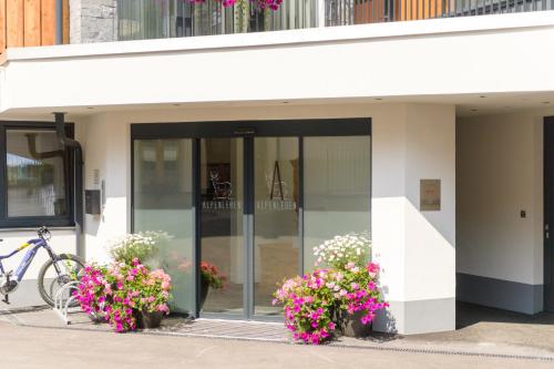 a building with flowers in front of a building at Anthony's Peaks & Pillows in Sankt Anton am Arlberg