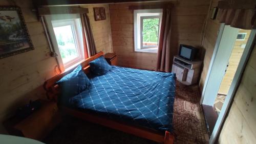 an overhead view of a bedroom with a blue bed at Садиба «Пасіка» відпочинок в Карпатах in Zelena