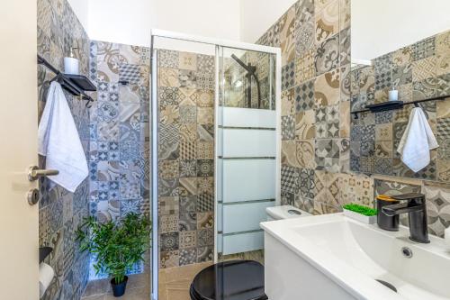 Nala - 2 BR Apartment in Larnaca tesisinde bir banyo