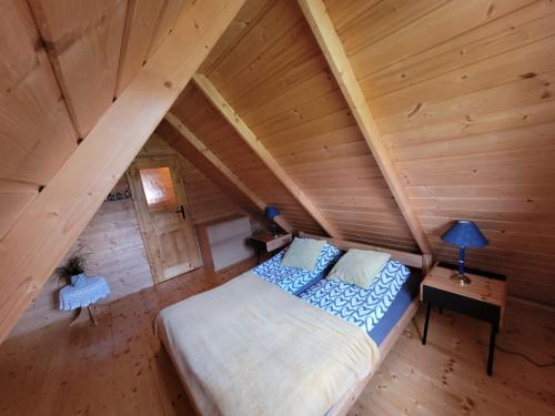 an overhead view of a bed in a log cabin at Sasinowe Zacisze in Sasino