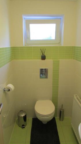Ein Badezimmer in der Unterkunft apartmány LUHA