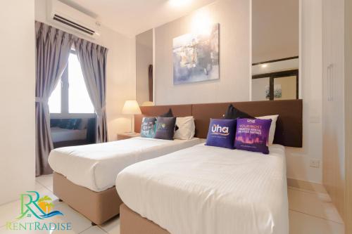 a hotel room with two beds and a window at 1 Tebrau Residences By RR JBcity in Johor Bahru