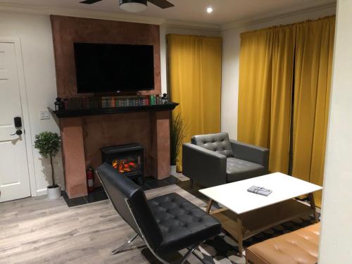 a living room with a fireplace and a television at VacaStay on Scandia Way in Los Angeles