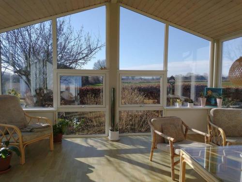 Gallery image of Idyllisk gård med ro, plads og havudsigt in Hesselager