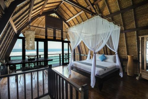 روما إليزابيث وروما جانيك في أُلُواتو: غرفة نوم بسرير مع ناموسية