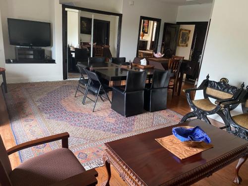 Entire Second Flr - Santa Monica Luxury Roman Villa photo 72