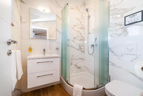 Ванна кімната в la More Apartments