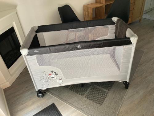 a baby crib with a black and white top at Torsten´s Home in Wunstorf